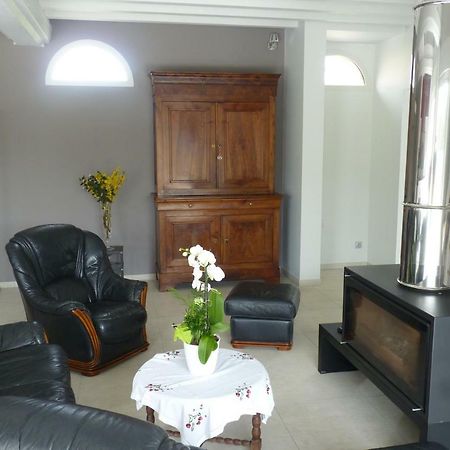 Jolie Maison de Campagne en pierre de tuffeau Longué Extérieur photo