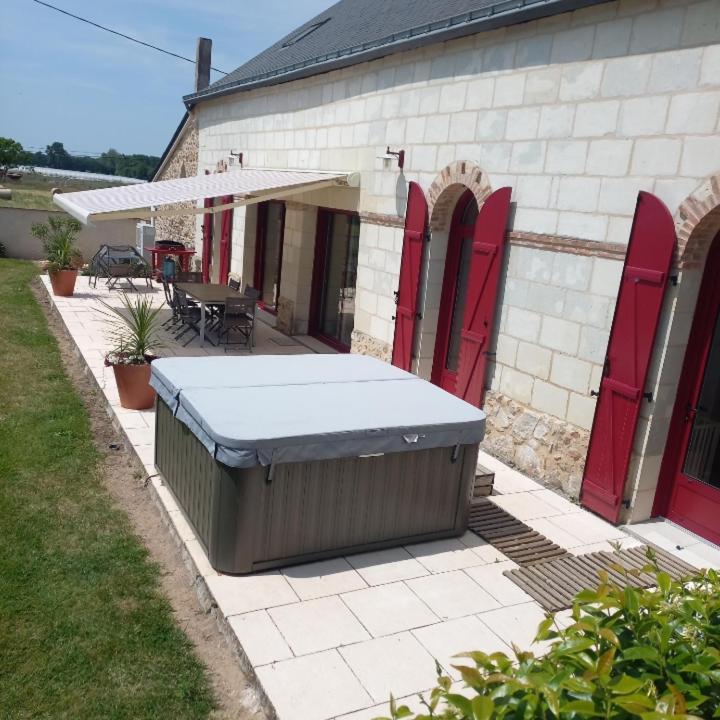 Jolie Maison de Campagne en pierre de tuffeau Longué Extérieur photo