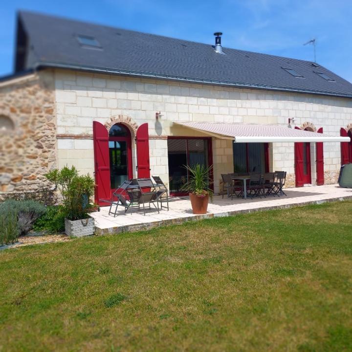Jolie Maison de Campagne en pierre de tuffeau Longué Extérieur photo